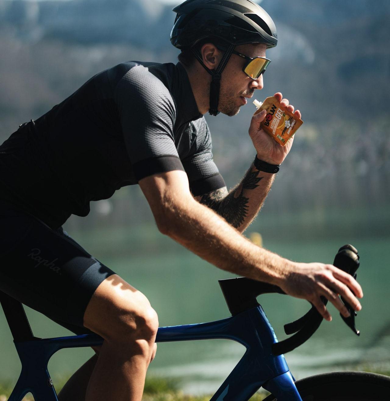 cycliste et gel énergétique bio banane - vanille